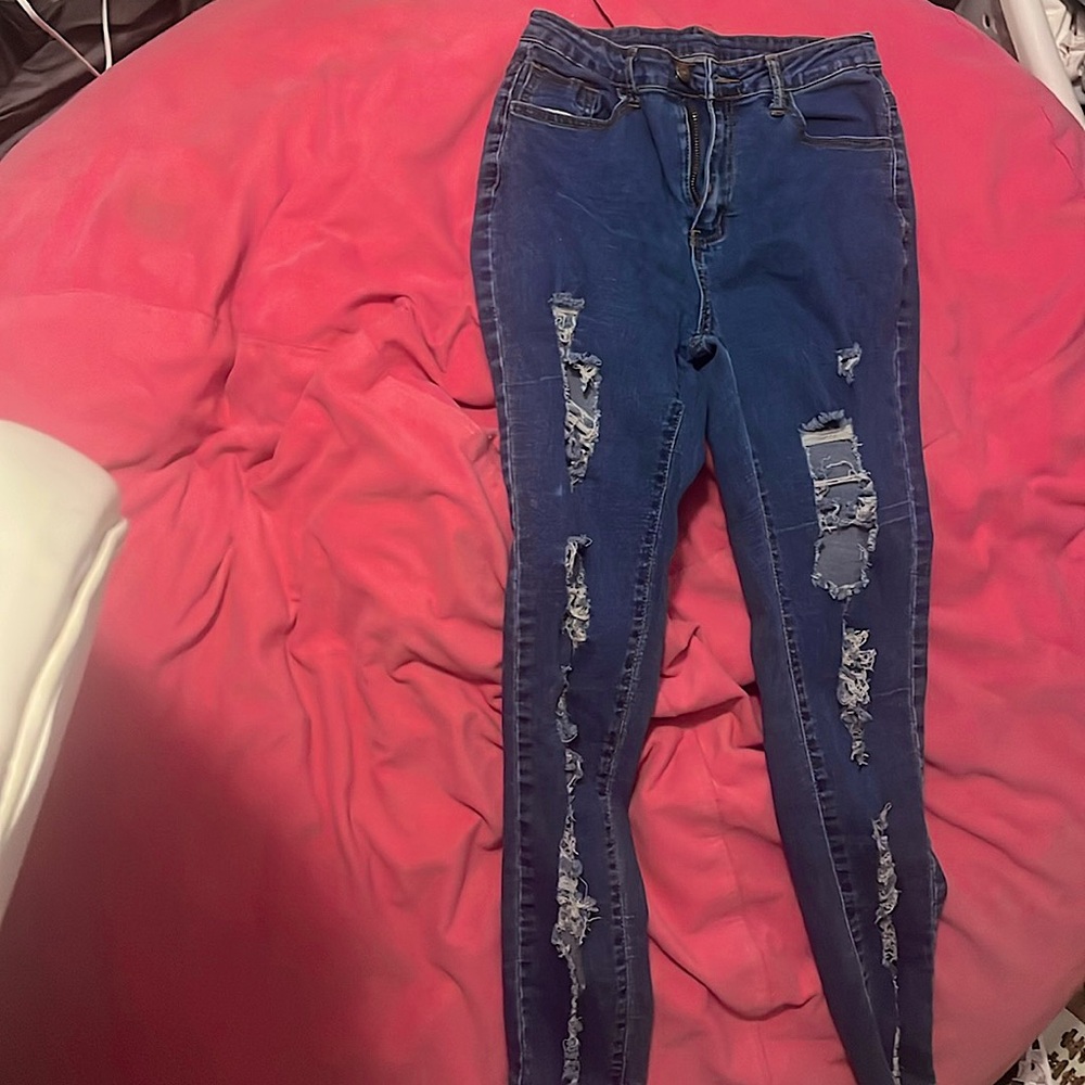 Brand: SHEIN
Color: blue
Ripped jeans